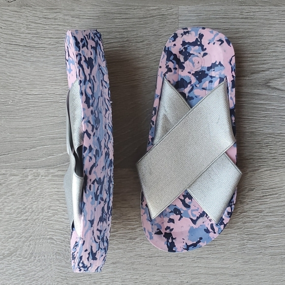 Urban Outfitters Platform Slide - Picture 2 of 3